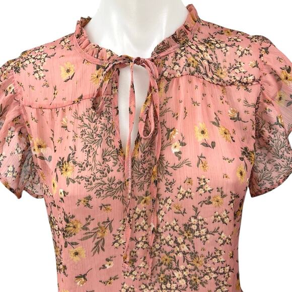 Status by Chenault Pink Floral Flutter Sleeve Keyhole Ruffle Blouse Top Size M - Picture 3 of 5
